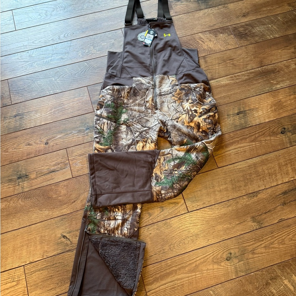 Under Armour Water Resistant Brown Camouflage Pants for Outdoor Adventures